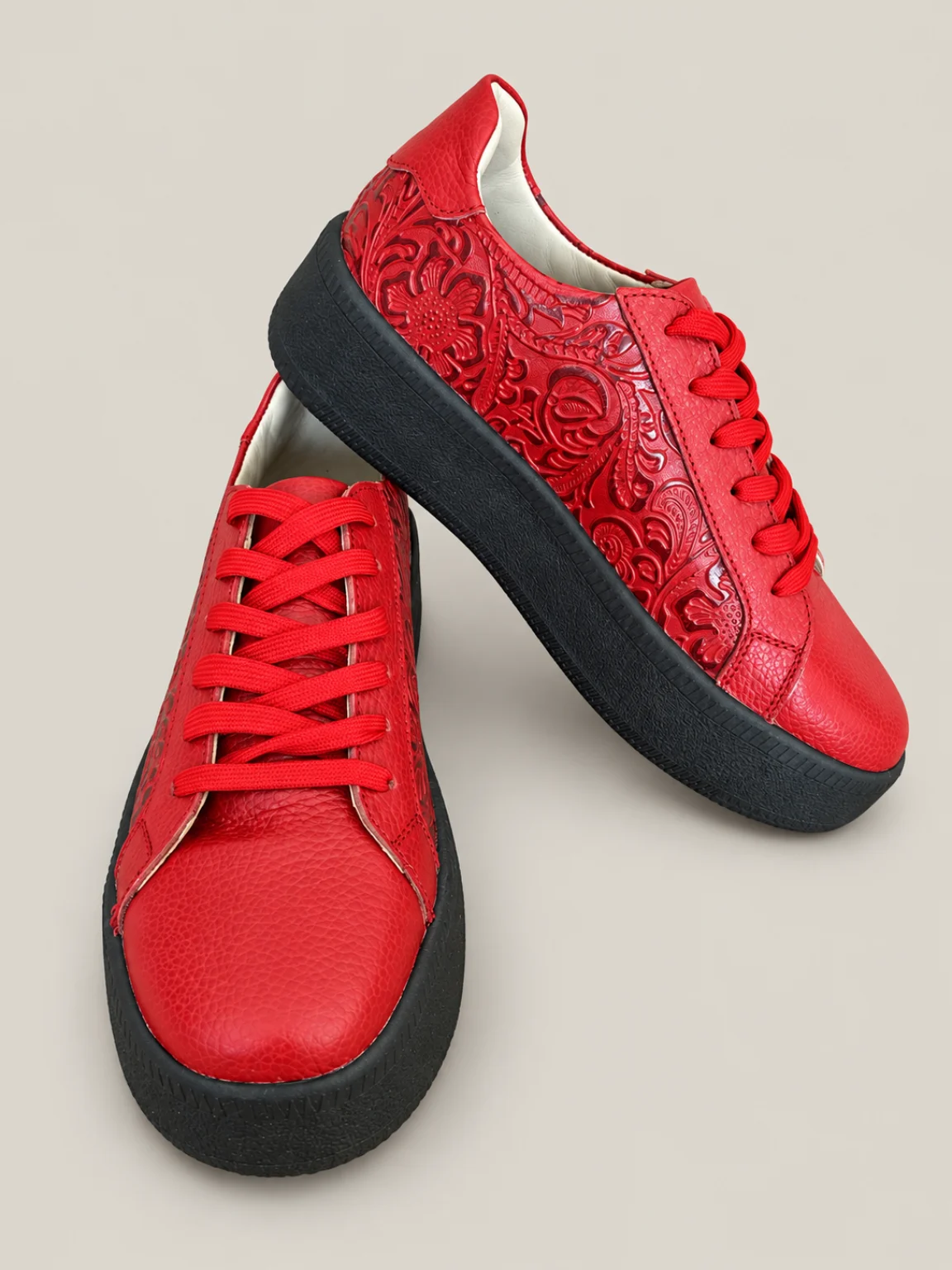 Zapatillas rojo relieve Rojo y negro